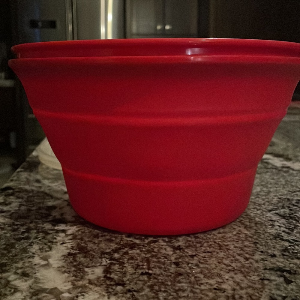 2/$25 Family size Pampered chef Popcorn Maker